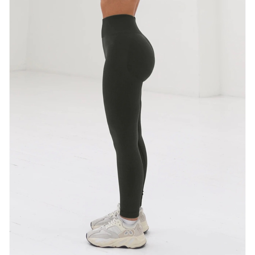 Lazuli Label -
Scrunch Seamless Ribbed Contour Leggings